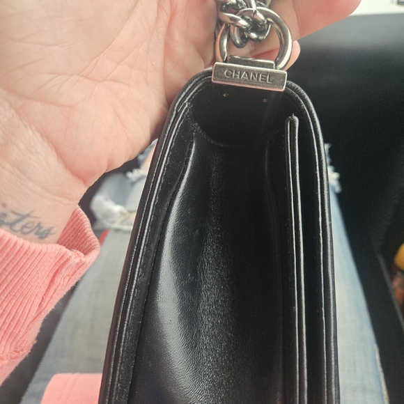 Chanel Black Quilted Leather Shoulder Bag - Picture 4 of 7